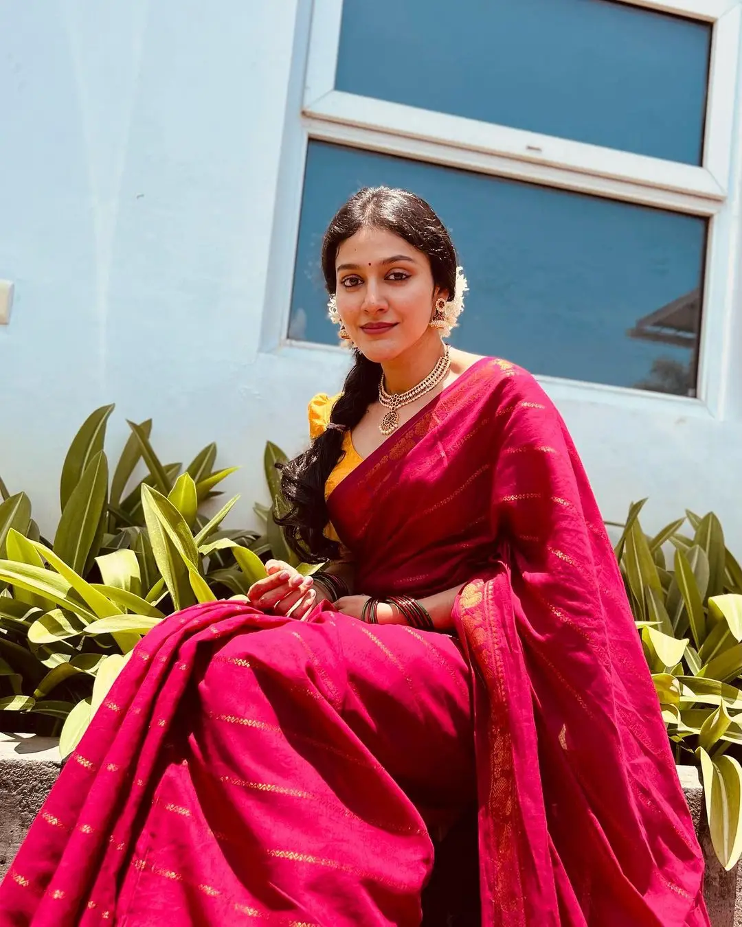 INDIAN ACTRESS ANARKALI NAZAR STILLS IN MAROON SAREE YELLOW BLOUSE